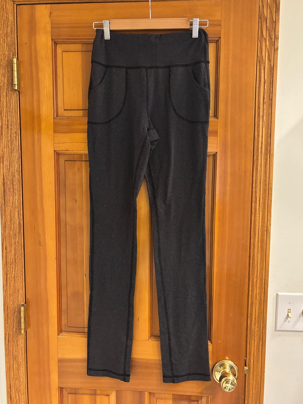 Lululemon leggings - with drawstring. Size 8